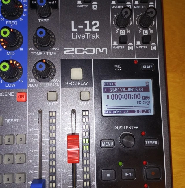ZOOM L-12 Livetrack