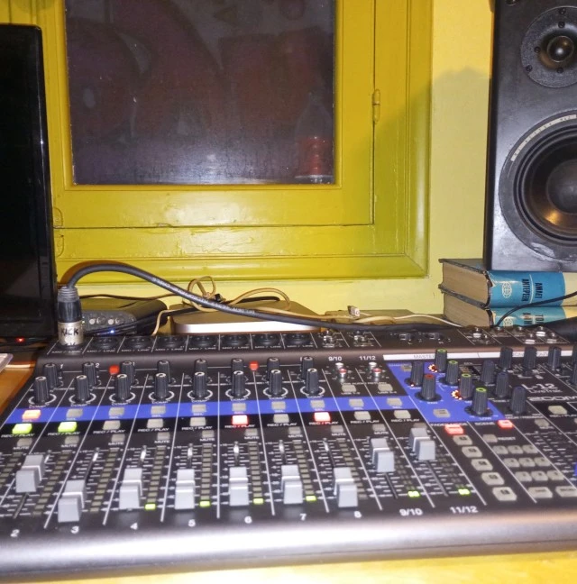ZOOM L-12 Livetrack