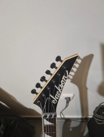 Jackson DK2 Japan, συλλεκτική και πλήρως