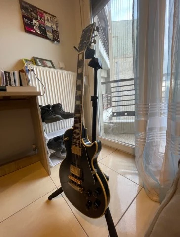 Black 70s les Paul guitar from Gallan