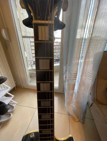 Black 70s les Paul guitar from Gallan