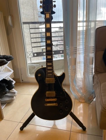 Black 70s les Paul guitar from Gallan
