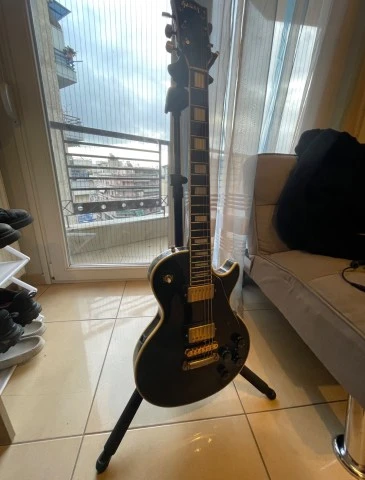 Black 70s les Paul guitar from Gallan