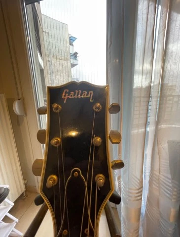 Black 70s les Paul guitar from Gallan