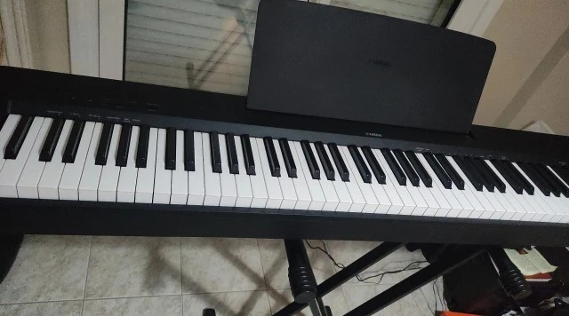 Yamaha Piano P-143B Ηλεκτρικό πιάνο + βά