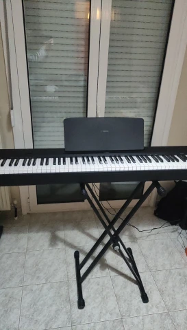 Yamaha Piano P-143B Ηλεκτρικό πιάνο + βά