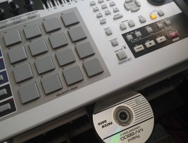 Roland MV-8800 Production Studio DAW Sam
