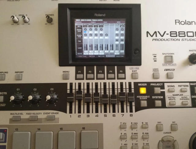Roland MV-8800 Production Studio DAW Sam