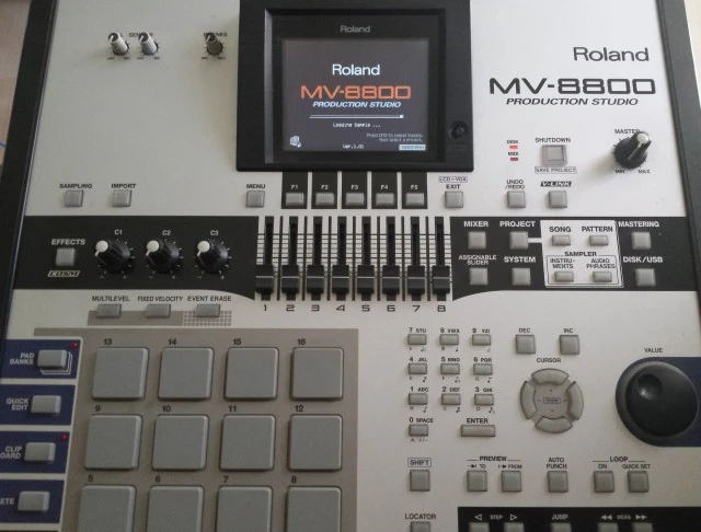 Roland MV-8800 Production Studio DAW Sam