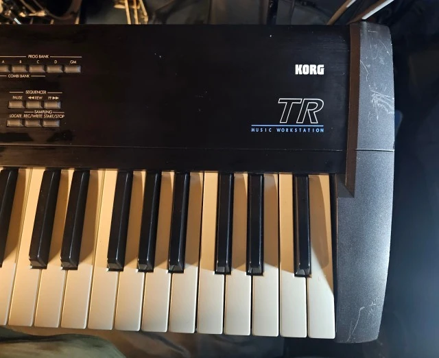 Korg TR 76