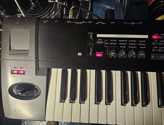 Korg TR 76