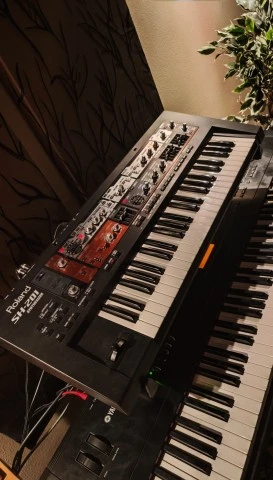 Roland SH-201 Keyboard 
