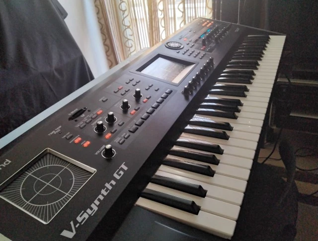 Roland V-Synth GT 