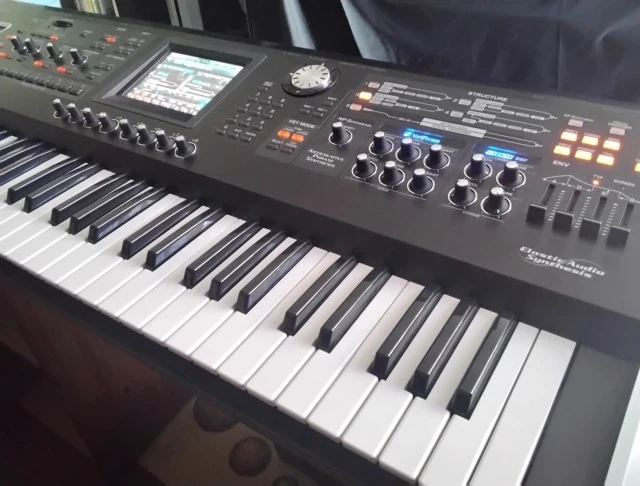 Roland V-Synth GT 