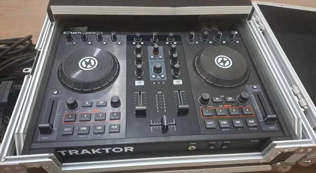 Traktor Kontrol S2 + Hard case