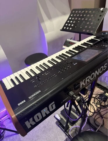 Korg Kronos 2