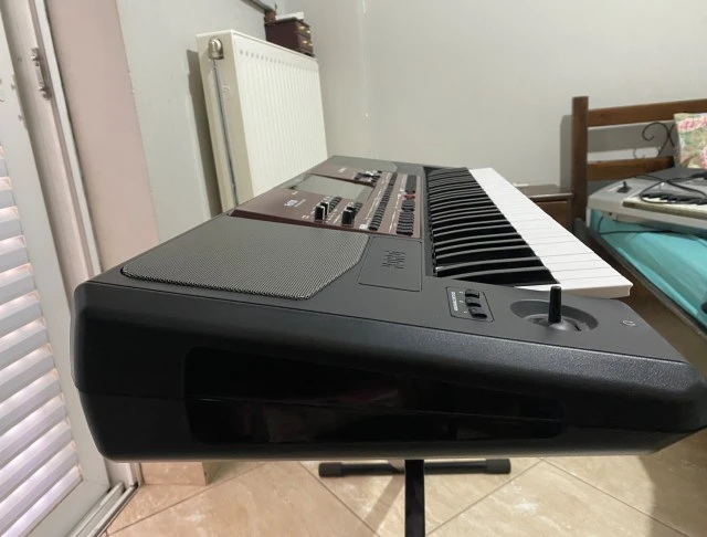 Korg PA 700