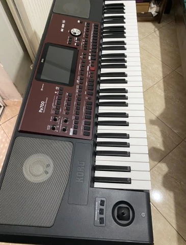 Korg PA 700