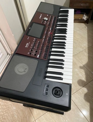 Korg PA 700