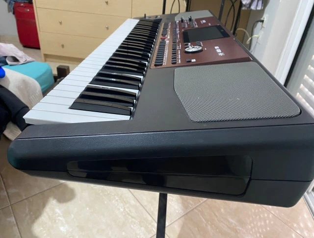 Korg PA 700