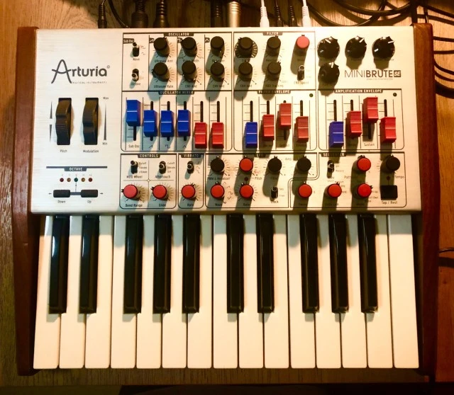 Arturia Minibrute SE
