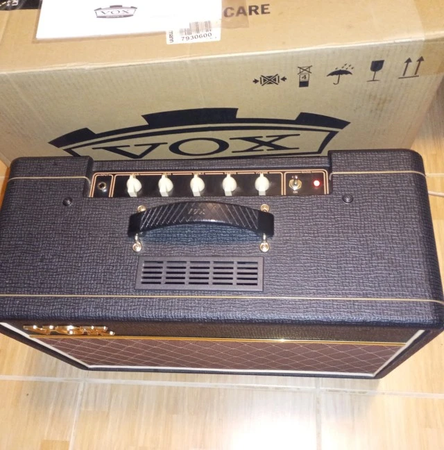 Ενισχυτής ηλ.κιθάρας με λυχνίες VOX AC10