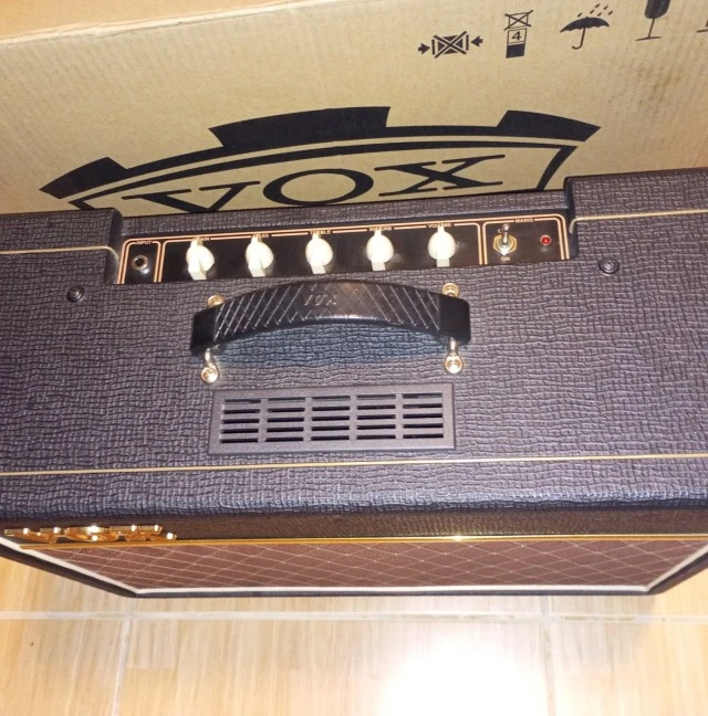 Ενισχυτής ηλ.κιθάρας με λυχνίες VOX AC10