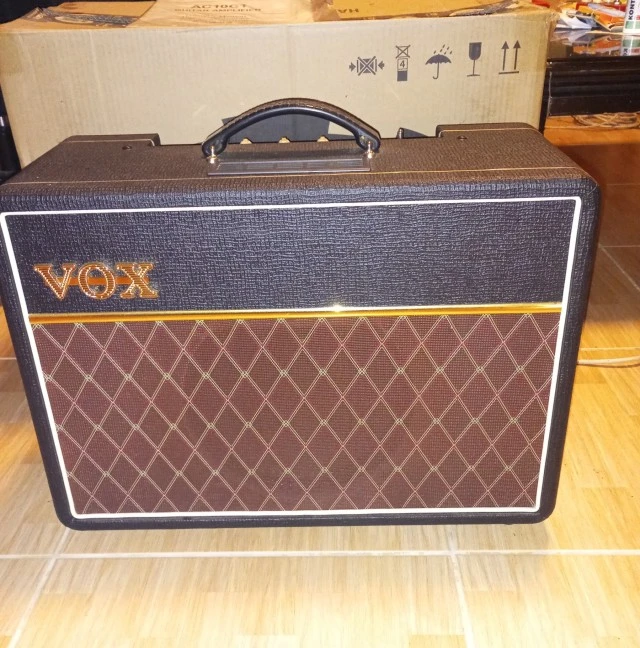 Ενισχυτής ηλ.κιθάρας με λυχνίες VOX AC10