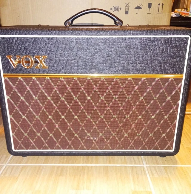 Ενισχυτής ηλ.κιθάρας με λυχνίες VOX AC10