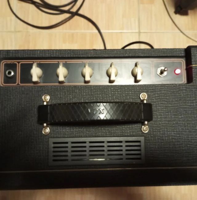 Ενισχυτής ηλ.κιθάρας με λυχνίες VOX AC10