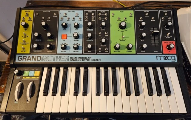 Moog Grandmother