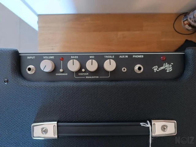Fender Rumble 25 bass guitar amplifier