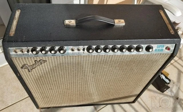 Fender super reverb 75wattRMS mastervolu