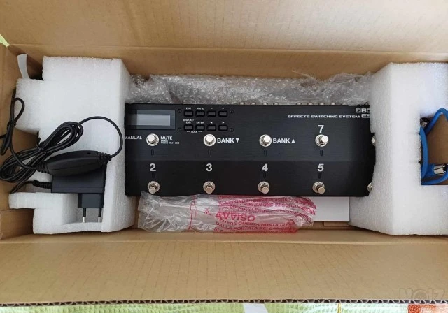 το BOSS ES-8 EFFECTS SWITCHING