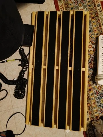 Hand made ξύλινο pedalboard