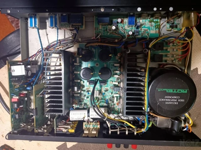 Rotel RA-870BX stereo integrated amplifi