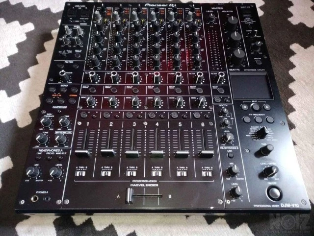 Pioneer V10 + decksaver