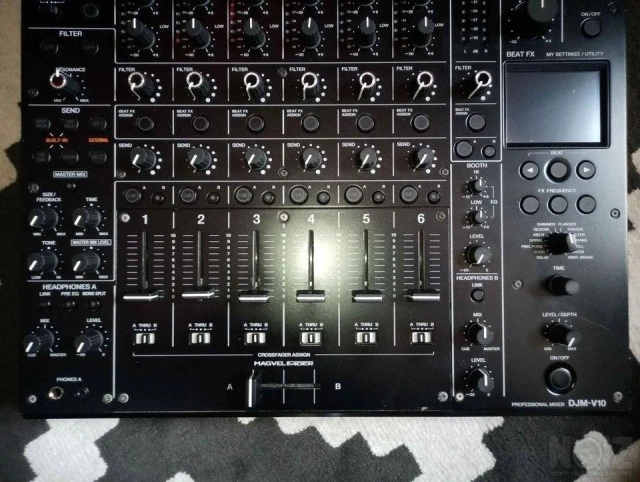 Pioneer V10 + decksaver