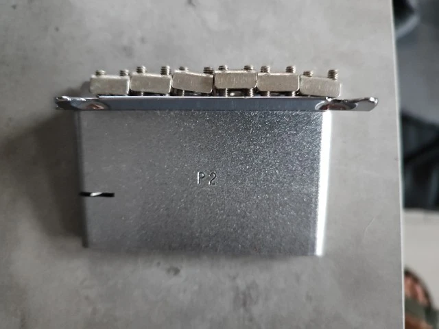 Fender Strat tremolo από American Profes