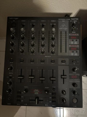 Behringer djx750