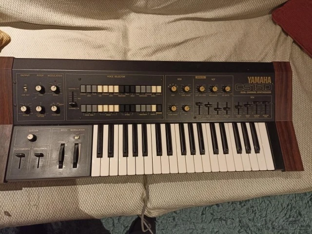 Synthesizer YAMAHA CS15D αναλογικό