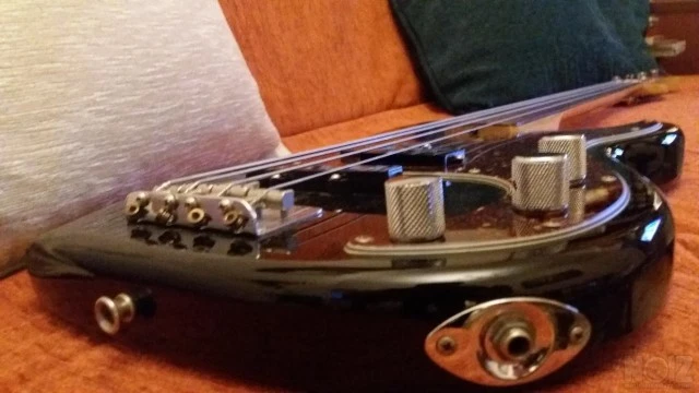 Fender presicion bass fretless 1977
