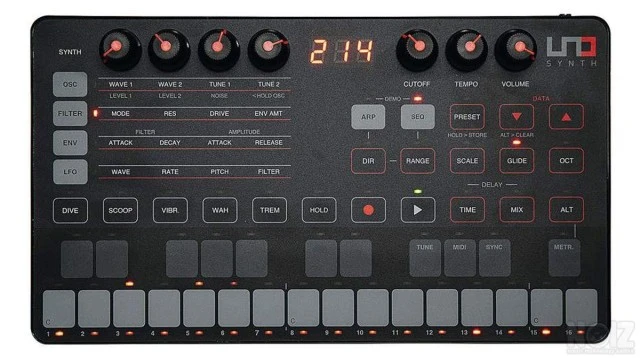 IK Multimedia UNO Synth