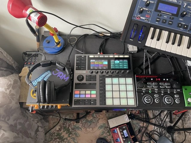 Native Instruments- Maschine plus