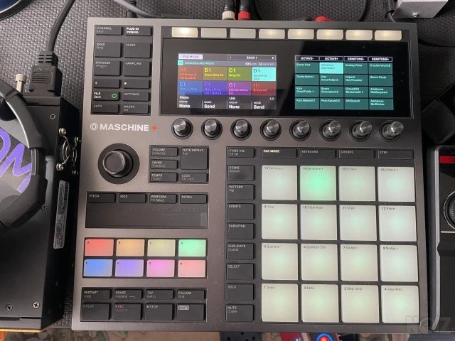Native Instruments- Maschine plus