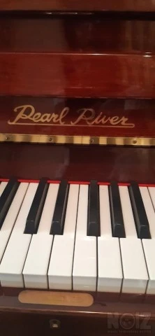 Όρθιο πιάνο PEARL RIVER και σκαμπό