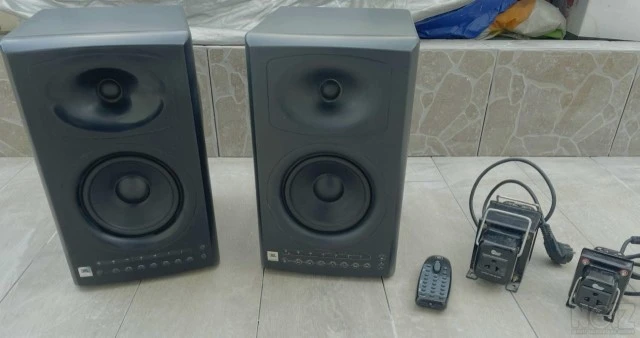 JBL Pro LSR4326P Studio Monitor Speakers