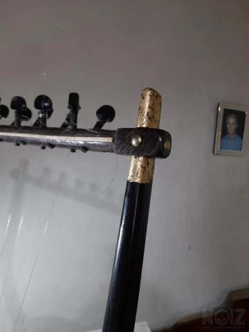 Αρχαία ελληνική λύρα με δέρμα αίγας