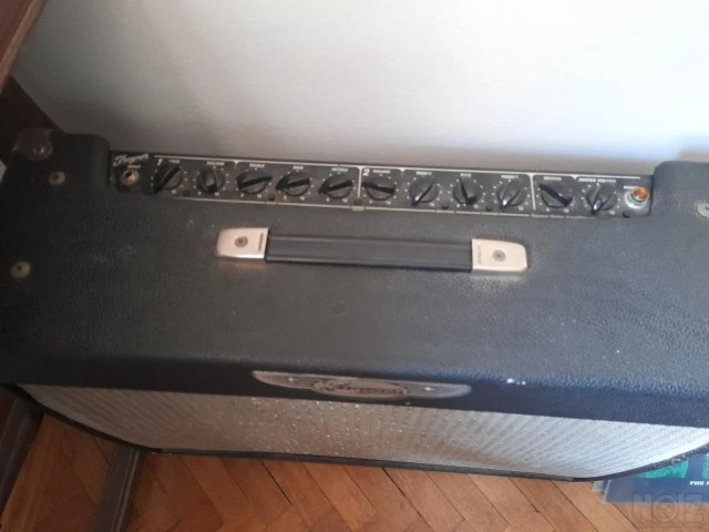 Traynor 150watt guitar amplifier Λαμπάτο