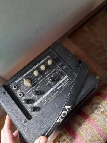 Vox amplifier με μπαταρια και ρευμα
